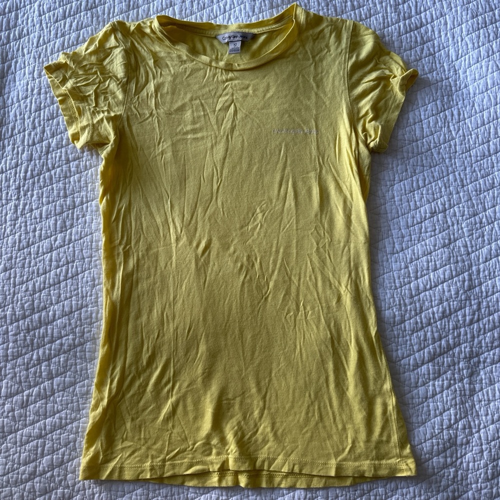 Butter yellow t-shirt